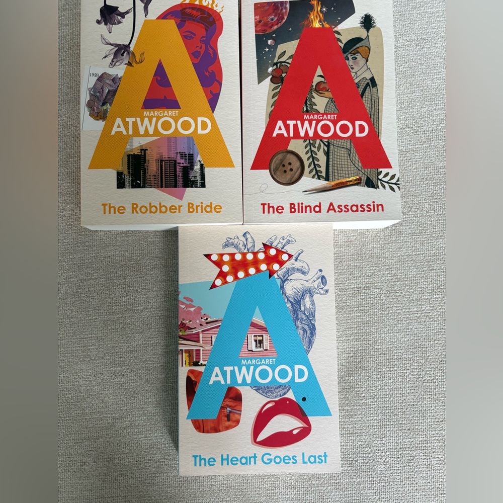 Margaret Atwood Book bundle- new 💛♥️💙